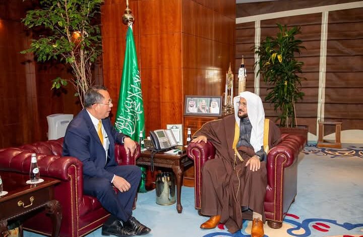 وزير الشؤون الإسلامية يستقبل سفير مملكة تايلند لدى المملكة بديوان الوزارة بالرياض 1 وزير الشؤون الإسلامية يستقبل سفير مملكة تايلند لدى المملكة بديوان الوزارة بالرياض