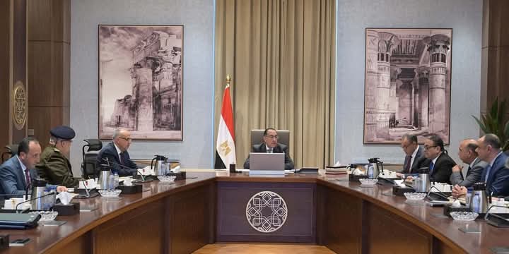 رئيس الوزراء يترأس اجتماع اللجنة العليا لمياه النيل 1 رئيس الوزراء يترأس اجتماع اللجنة العليا لمياه النيل