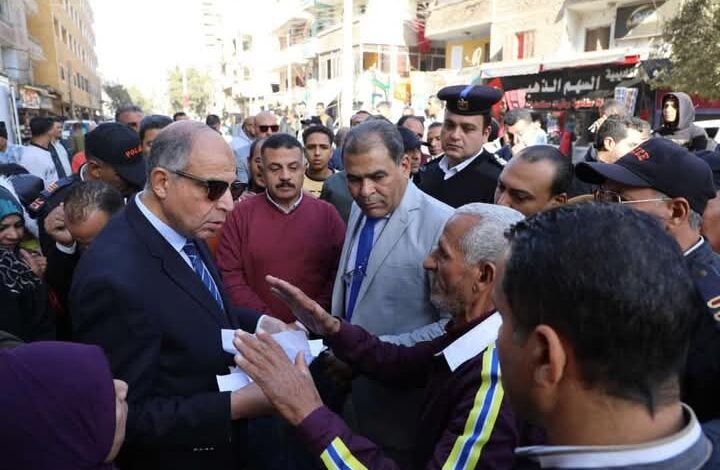 محافظ المنيا: “تعليقاتكم تدفعني للمزيد من العمل لخدمة أهلنا” 1 محافظ المنيا: “تعليقاتكم تدفعني للمزيد من العمل لخدمة أهلنا”