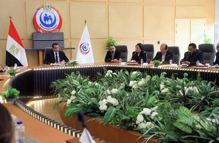 وزير الصحة يبحث مع نائب رئيس بنك الاستثمار الأوروبي سبل تعزيز التعاون