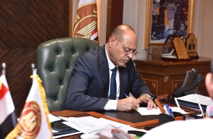 وزيرالعمل يوجه مديرية المنوفية بمتابعة حادث وفاة 4 عمال وإصابة 2 آخرين أثناء تنظيف بيارة صرف صحي 1 وزيرالعمل يوجه مديرية المنوفية بمتابعة حادث وفاة 4 عمال وإصابة 2 آخرين أثناء تنظيف بيارة صرف صحي