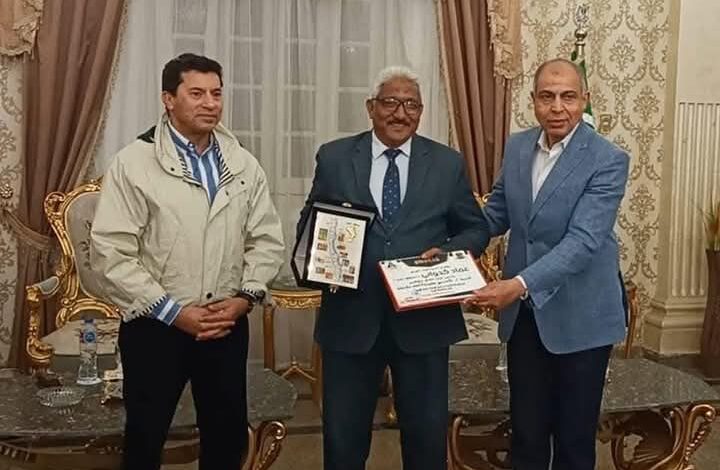 تكريم وكيل وزارة التضامن الاجتماعي بالمنيا ورئيس تعليم الكبار لنجاحهما في ملف محو الأمية