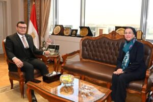 وزيرا الاسكان والبيئة يبحثان التعاون في ملف المخلفات