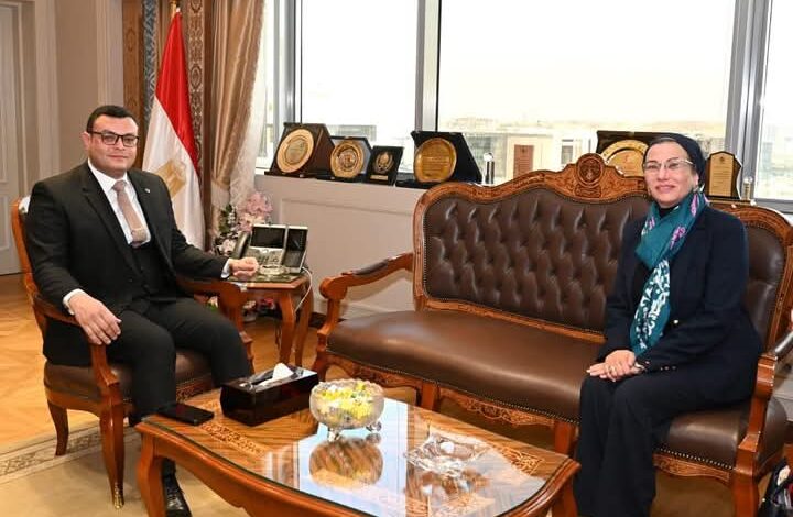 وزيرا الاسكان والبيئة يبحثان التعاون في ملف المخلفات 1 وزيرا الاسكان والبيئة يبحثان التعاون في ملف المخلفات