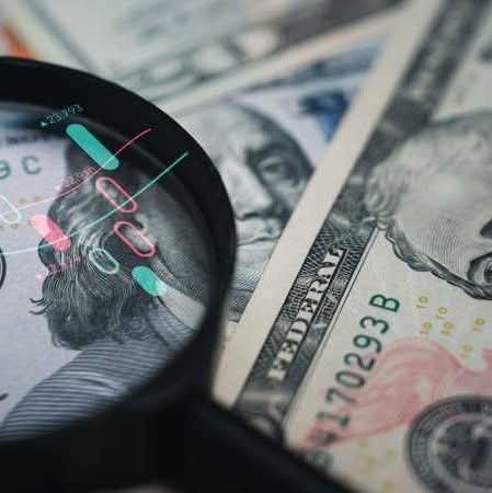 الدولار يعزز من قوتة فى آخر يوم تداول من 2024 ويتجه لتحقيق مكاسب كبيرة خلال العام مقابل
