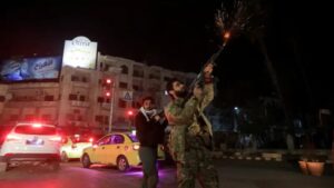 دمشق تحتفل: المعارضة المسلحة تعلن السيطرة الكاملة على العاصمة وحمص 2 دمشق تحتفل: المعارضة المسلحة تعلن السيطرة الكاملة على العاصمة وحمص