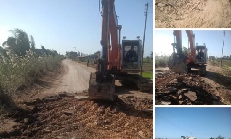 مديرية الطرق بالبحيرة تتابع أعمال رفع كفاءة طريق جسر مصرف كوم حمادة