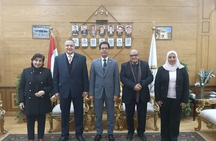 رئيس جامعة بنها يترأس لجنة اختيار عميد كلية التمريض
