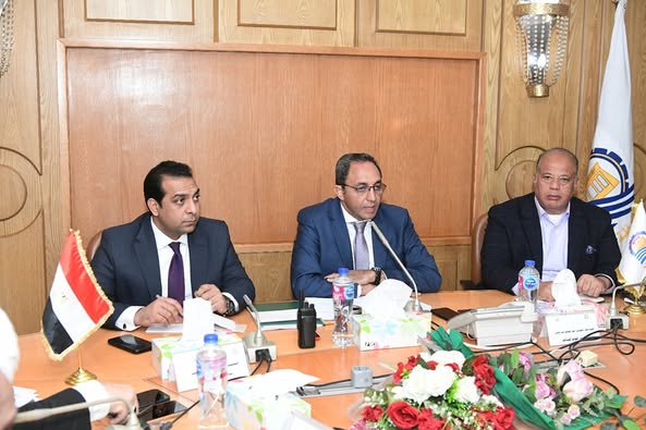 محافظ قنا يستعرض أبرز القضايا الخدمية والاستثمارية مع نواب الشعب والشيوخ 1 محافظ قنا يستعرض أبرز القضايا الخدمية والاستثمارية مع نواب الشعب والشيوخ