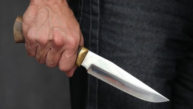 ضبط موظف شرع في قتل طليقته بسكين في سوهاج 1 ضبط موظف شرع في قتل طليقته بسكين في سوهاج