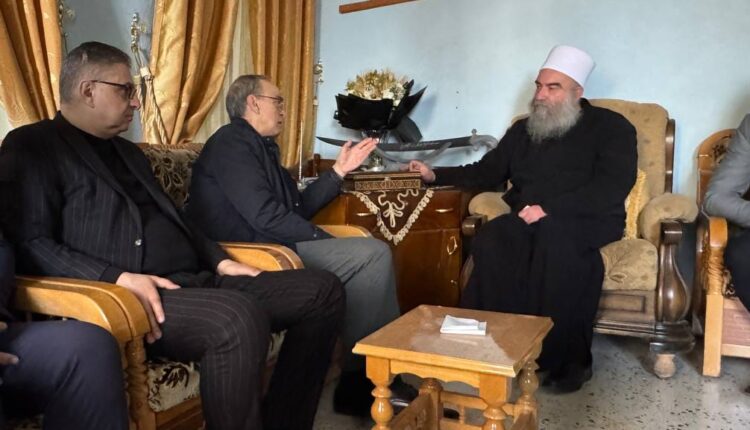 رئيس طائفة الدروز: تسليم السلاح وحلّ الفصائل مرهون بوجود جيش سوري 1 رئيس طائفة الدروز: تسليم السلاح وحلّ الفصائل مرهون بوجود جيش سوري