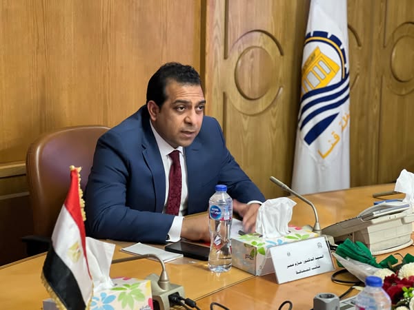 نائب محافظ قنا يناقش مع ممثلي شركة إسكاتك الأعمال التحضيرية لإنشاء محطة طاقة شمسية 1 نائب محافظ قنا يناقش مع ممثلي شركة إسكاتك الأعمال التحضيرية لإنشاء محطة طاقة شمسية