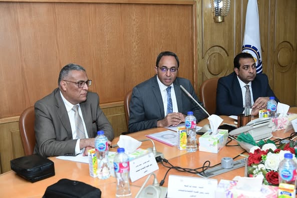 محافظ قنا يبحث مع رئيس هيئة المثلث الذهبي سبل تعزيز الاستثمار وتنمية المنطقة الاقتصادية 1  محافظ قنا يبحث مع رئيس هيئة المثلث الذهبي سبل تعزيز الاستثمار وتنمية المنطقة الاقتصادية