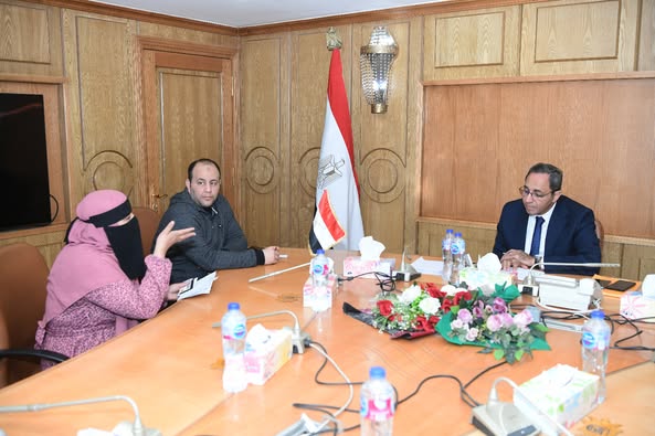 محافظ قنا يؤكد علي عقد لقاءات جماهيرية منتظمة لحل المشكلات وتعزيز التواصل مع المواطنين 1 محافظ قنا يؤكد علي عقد لقاءات جماهيرية منتظمة لحل المشكلات وتعزيز التواصل مع المواطنين