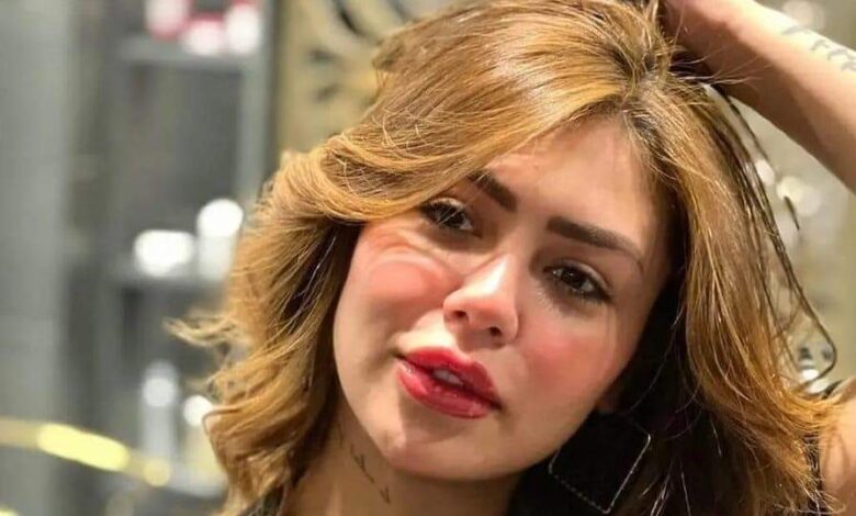 القبض على البلوجر هدير عبد الرازق بتهمة احتجاز شاب بشقة بالتجمع الأول 1 القبض على البلوجر هدير عبد الرازق بتهمة احتجاز شاب بشقة بالتجمع الأول