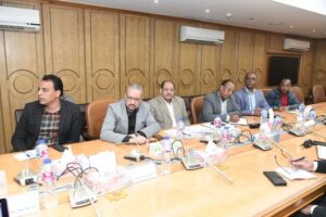 محافظ قنا يستعرض أبرز القضايا الخدمية والاستثمارية مع نواب الشعب والشيوخ 2 محافظ قنا يستعرض أبرز القضايا الخدمية والاستثمارية مع نواب الشعب والشيوخ