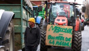 قوافل من المزارعين الفرنسيين تتجه لباريس لإحياء حركة احتجاجية