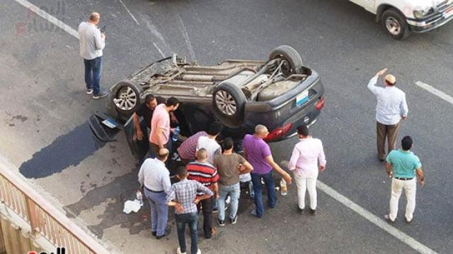  مصرع شاب وإصابة إثنين آخرين في انقلاب سيارة ملاكي بأسيوط