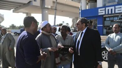 محافظ قنا يتفقد الموقع المقترح لإنشاء كوبري مشاة أعلى مزلقان الرياح لتخفيف معاناة المواطنين