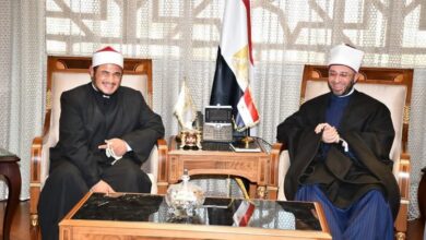 وزير الأوقاف يكرم الشاب محمود أبو زينة ويخصص 20 ألف جنيه لعلاجه