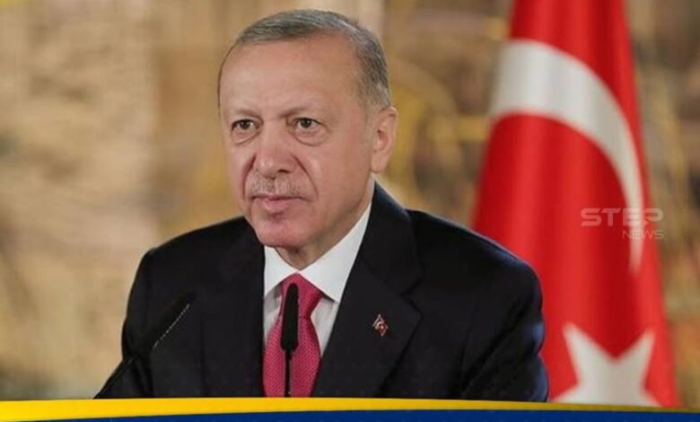 امرأة مسنّة تفاجئ أردوغان بعبارة طريفة وردّه الفكاهي يجذب الانتباه