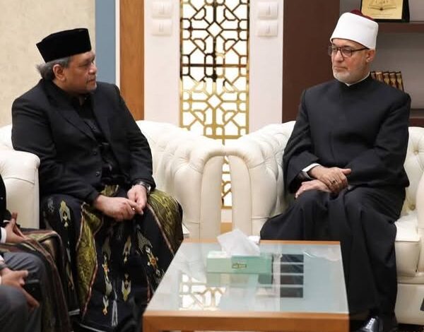 مفتي الجمهورية يستقبل وفدًا إندونيسيًّا رفيع المستوى من مجلس العلماء الإندوني منسي بولاية جاكرتا