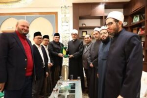مفتي الجمهورية يستقبل وفدًا إندونيسيًّا رفيع المستوى من مجلس العلماء الإندوني منسي بولاية جاكرتا