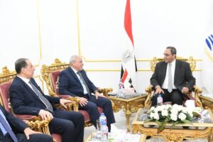 محافظ قنا يوقع بروتوكول تعاون لإنشاء مزرعة نموذجية لإنتاج شتلات قصب السكر بالمراشدة 2 محافظ قنا يوقع بروتوكول تعاون لإنشاء مزرعة نموذجية لإنتاج شتلات قصب السكر بالمراشدة