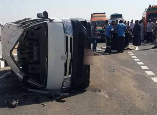 إصابة 6 أشخاص في انقلاب ميكروباص بطريق أسيوط الصحراوي الغربي بالفيوم