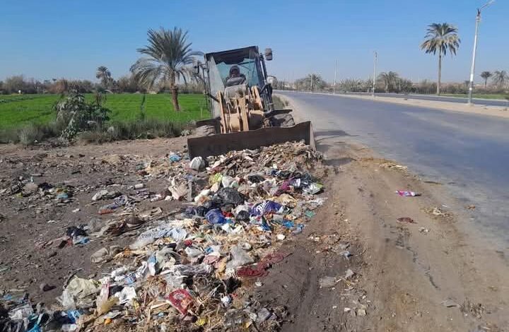 حملات مكثفة للنظافة وصيانة أعمدة الإنارة بمحيط الكنائس والمدارس في المنيا