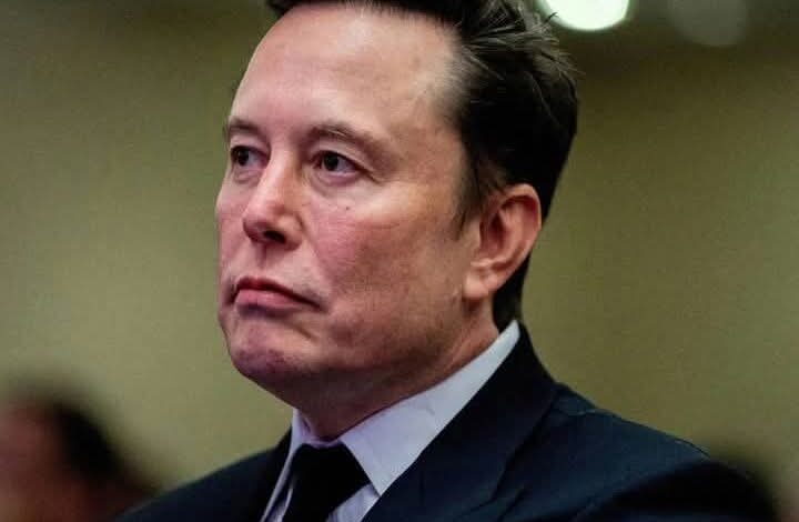 إيلونماسك: قنبلة أو ألعاب نارية وراء انفجار سيارة تسلا سايبرترك