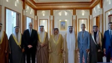 ملك البحرين " يشهد مراسم استقبال رئيس البرلمان العربي لتقديم وسام القائد لجلالته