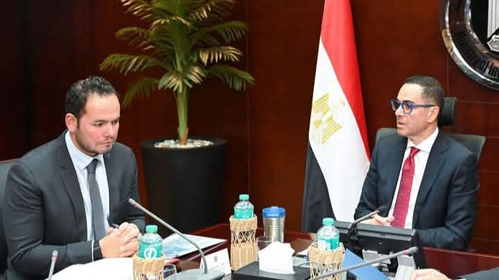 وزير الاستثمار يبحث سبل تطوير برنامج رد أعباء الصادرات ودعم تنافسية المنتجات المصرية 1 وزير الاستثمار يبحث سبل تطوير برنامج رد أعباء الصادرات ودعم تنافسية المنتجات المصرية