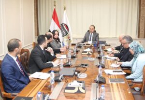 وزير قطاع الأعمال العام يلتقي وفدا من المبادرة الوطنية لتطوير الصناعة المصرية