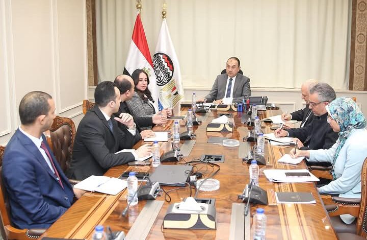 وزير قطاع الأعمال العام يلتقي وفدا من المبادرة الوطنية لتطوير الصناعة المصرية