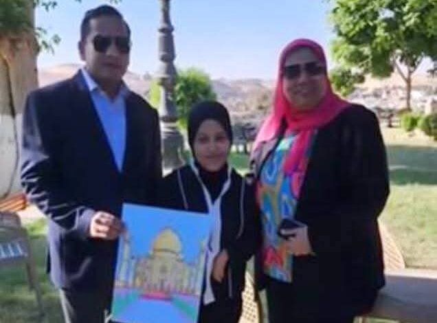 كمال يشيد بالطالبة بسملة لكونها نموذجاً مشرفاً فى العزيمة والإصرار والتحدى 1 كمال يشيد بالطالبة بسملة لكونها نموذجاً مشرفاً فى العزيمة والإصرار والتحدى
