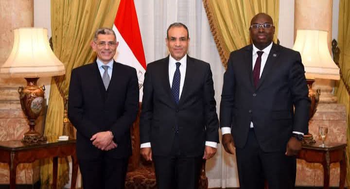 وزير الخارجية يستقبل رئيس وكالة الفضاء المصرية 1 وزير الخارجية يستقبل رئيس وكالة الفضاء المصرية