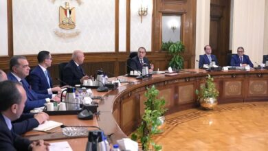 رئيس الوزراء يتابع الموقف التنفيذي للإفراج الجمركي عن البضائع