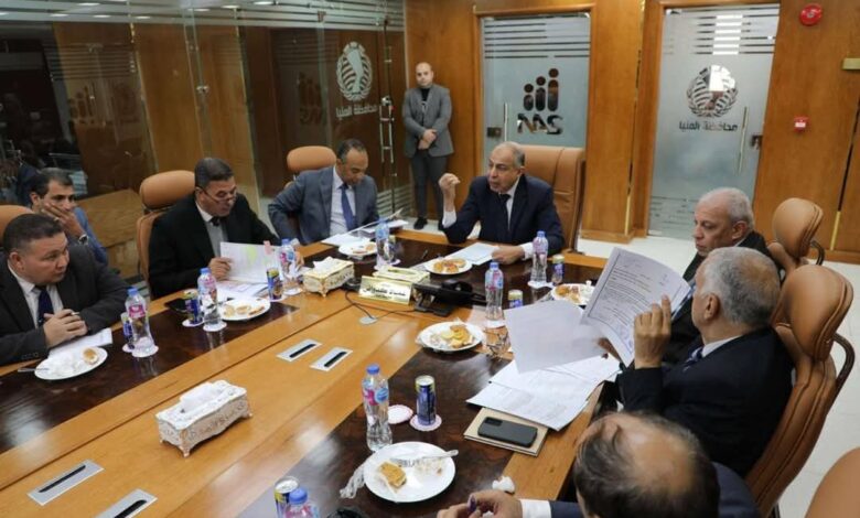 محافظ المنيا يبحث موقف تنفيذ مشروع الغابات الشجرية بالصحراوي الغربي 1 محافظ المنيا يبحث موقف تنفيذ مشروع الغابات الشجرية بالصحراوي الغربي