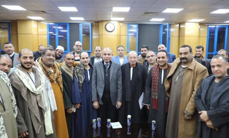 محافظ المنيا يواصل لقاءاته مع تجار سوق الحبشى تمهيدا لنقلهم إلى ماقوسة 1 محافظ المنيا يواصل لقاءاته مع تجار سوق الحبشى تمهيدا لنقلهم إلى ماقوسة