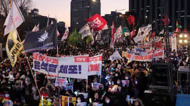 كوريا الجنوبية تواجه أزمة سياسية: بدء محاكمة الرئيس يون سوك يول للنظر في عزله