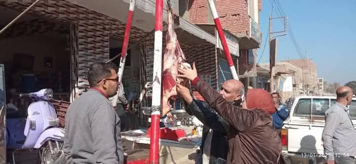 ضبط ٢٥٠ كيلوجرام أغذية منتهية الصلاحية وغير صالحة للإستهلاك الآدمي ببنى مزار
