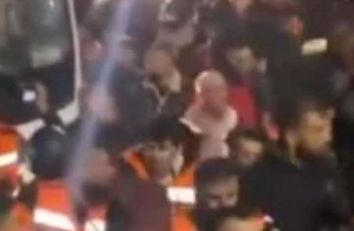 فرحة فلسطينية بتحرير الأسرى من السجون الاسرائيلية..ودعوات لتفويت الفرصة على الاحتلال 1 فرحة فلسطينية بتحرير الأسرى من السجون الاسرائيلية..ودعوات لتفويت الفرصة على الاحتلال