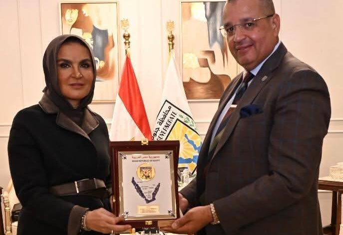 «بيت الزكاة والصدقات» يوفر جهازي تابلت بأعلى الإمكانيات لطالبتين مكفوفتين بجنوب سيناء 1 «بيت الزكاة والصدقات» يوفر جهازي تابلت بأعلى الإمكانيات لطالبتين مكفوفتين بجنوب سيناء