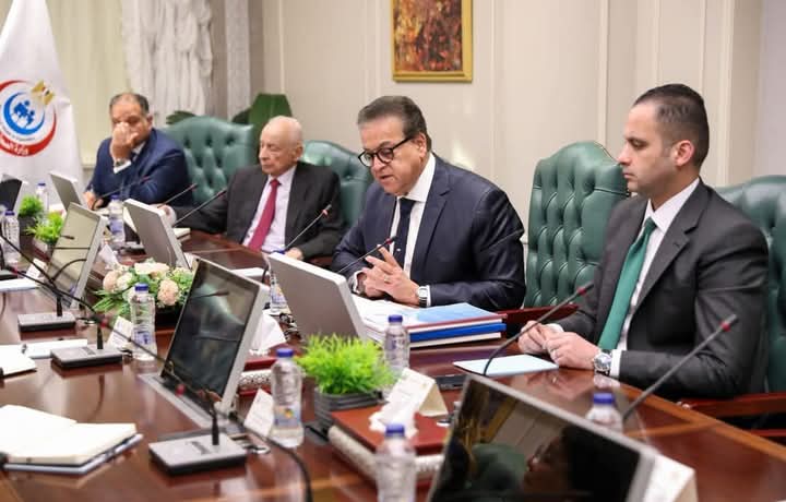 وزير الصحة يبحث محاور المشروع القومي للتنمية البشرية.