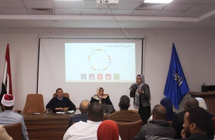 محافظ أسوان يتابع أنشطة صندوق مكافحة وعلاج الإدمان 