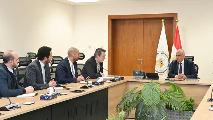 سويلم يلتقى المدير الإقليمي للبنك الأوروبي لإعادة الإعمار والتنمية للتباحث