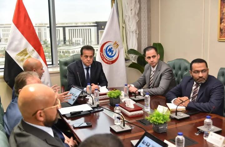 وزير الصحة وأسترازينيكا يرسمان خريطة لتطوير الرعاية الصحية في مصر 2025