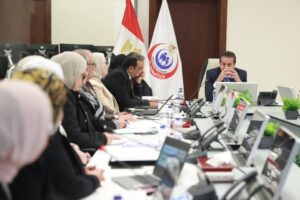 وزير الصحة والسكان يبحث معدلات التنفيذ بمشروع تطوير أنظمة الرعاية الصحية بمصر 