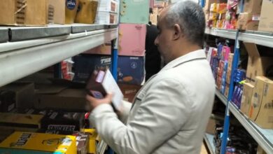 صحة مطروح: ضبط وإعدام ما يقرب من نصف طن مواد غذائية فاسدة بأماكن عدة